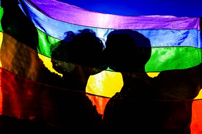 Parlamentares e famosos desaprovam PL que proíbe casamento homoafetivo